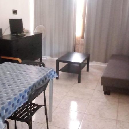 Primavera Appartement Tot 7 Personen Ideaal Voor Backpackers Arona  Exterior photo
